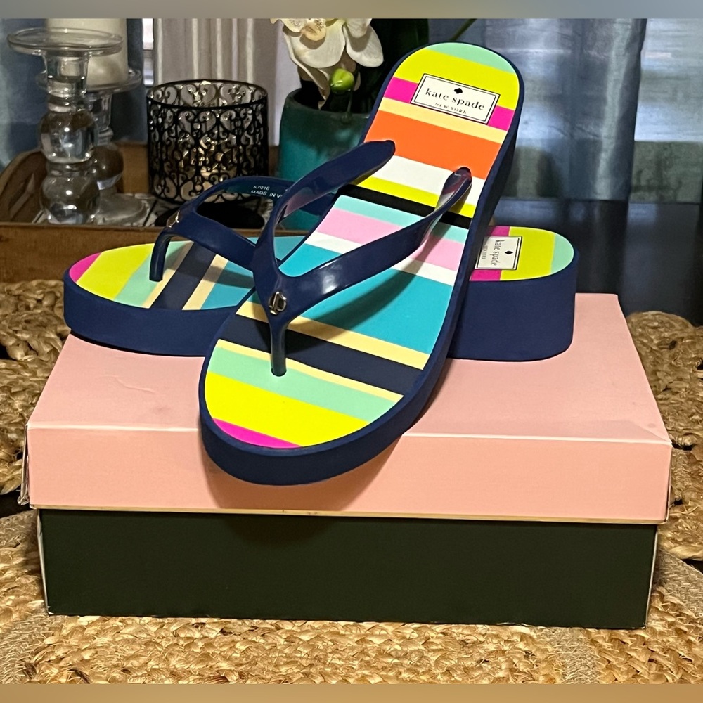 Bold Kate Spade Multicolor Platform Flip Flops - Picture 2 of 7